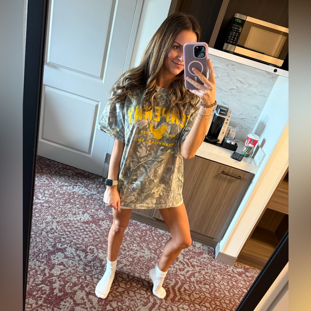 Meet your Posher, Demi - Picture 4 of 13